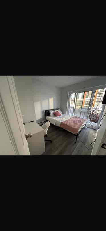 Renovated 4 bedroom unit prime loc