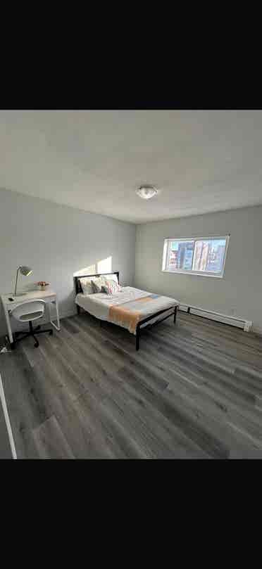 Renovated 4 bedroom unit prime loc