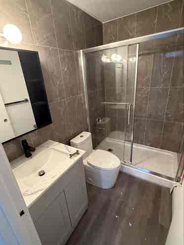 Renovated 4 bedroom unit prime loc