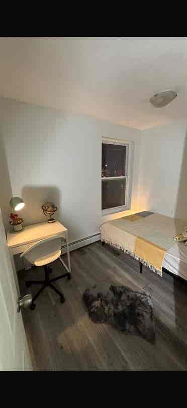 Renovated 4 bedroom unit prime loc