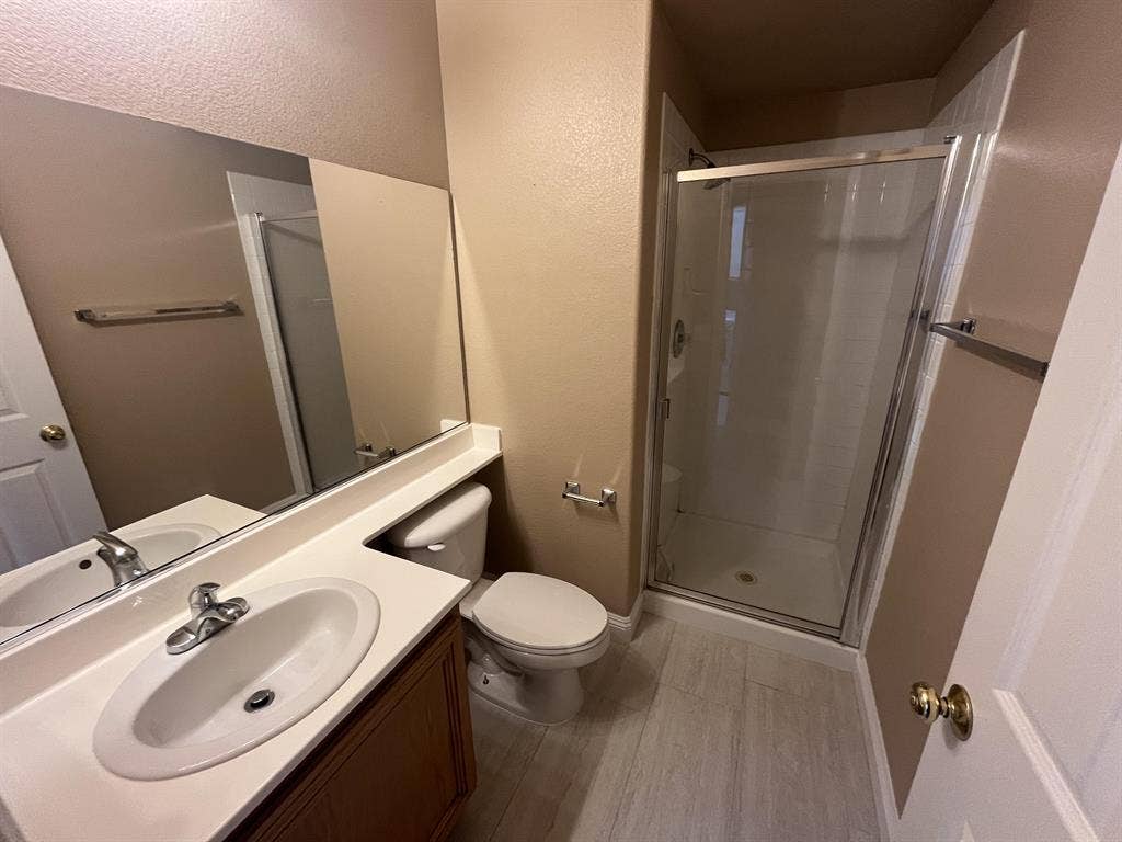 Private Bedroom Free Utilities