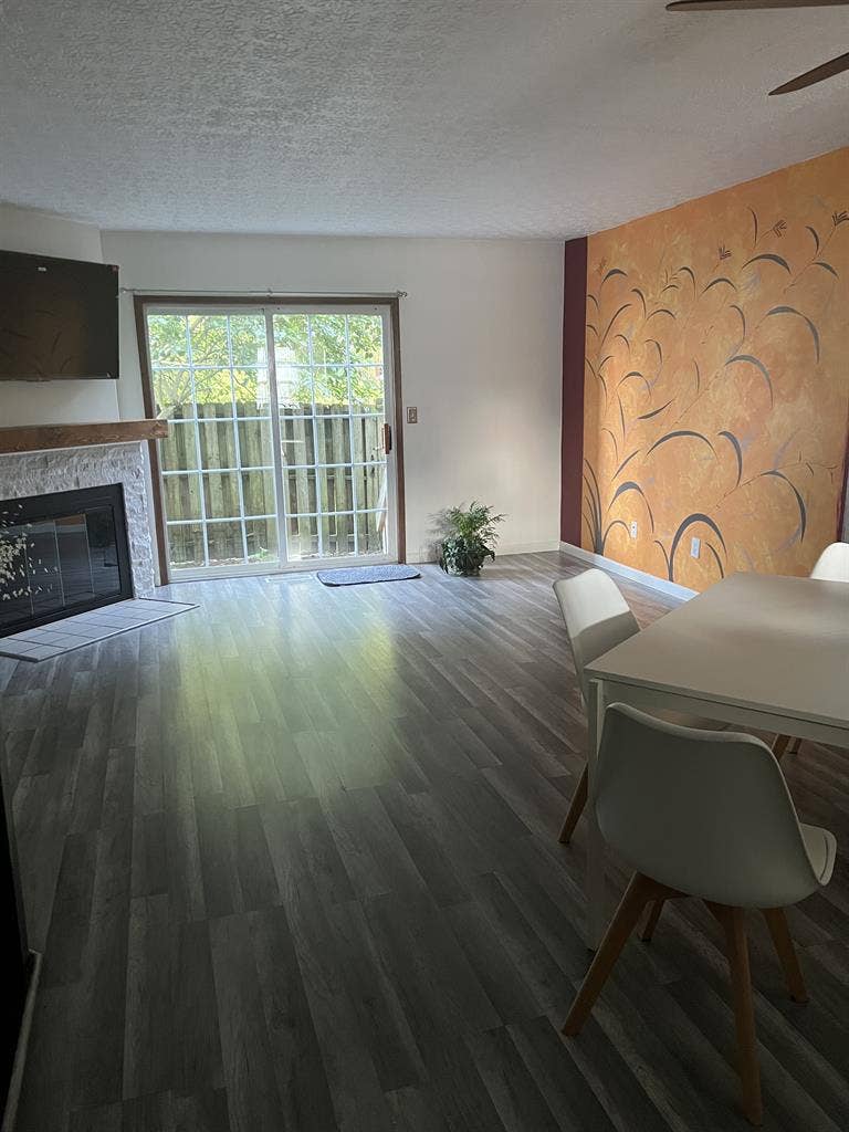 Blacklick room Available ASAP!