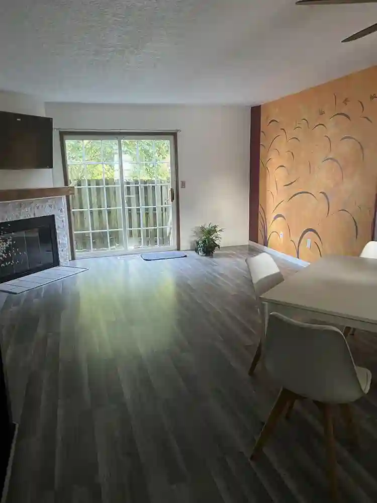 Blacklick room Available ASAP!