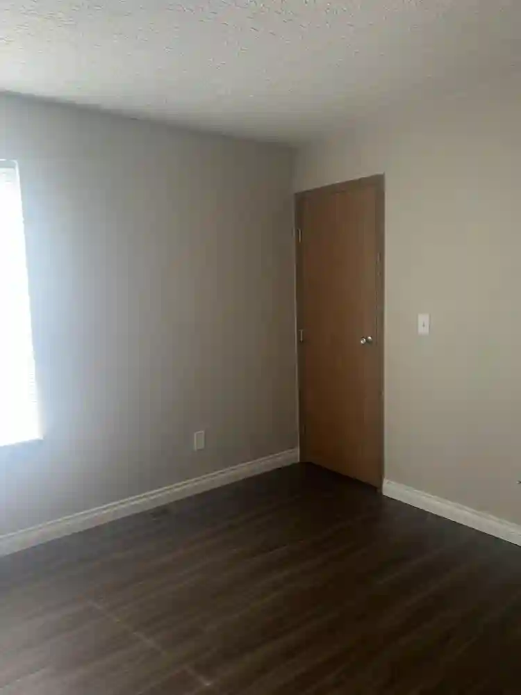 Blacklick room Available ASAP!