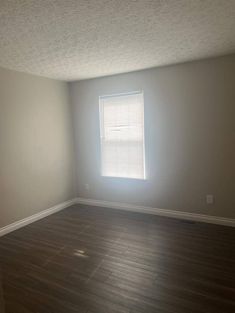 Blacklick room Available ASAP!