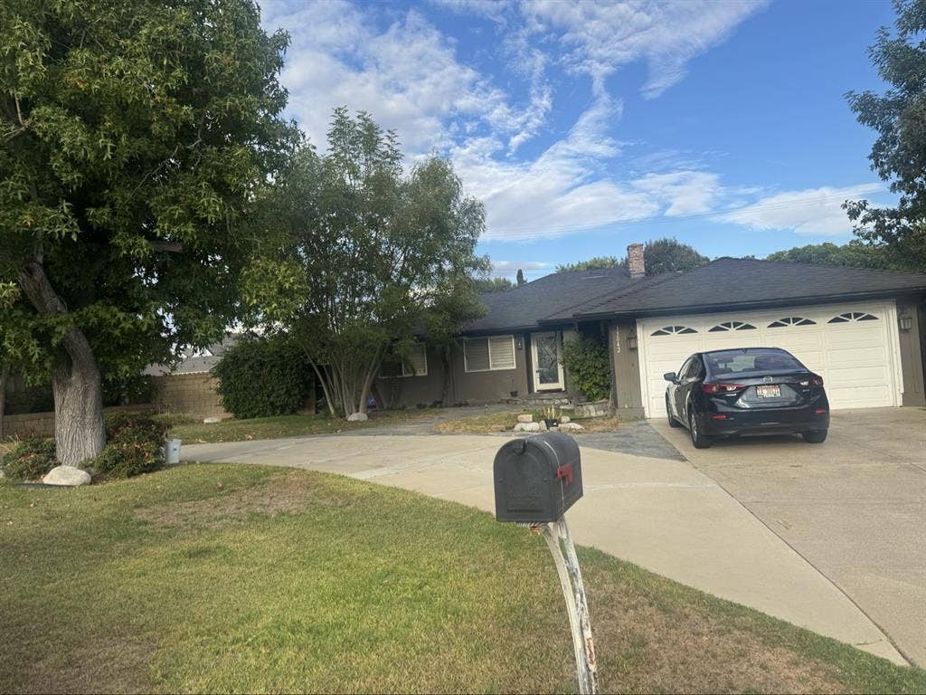 Looking for 1 roommate. 4 bedroom