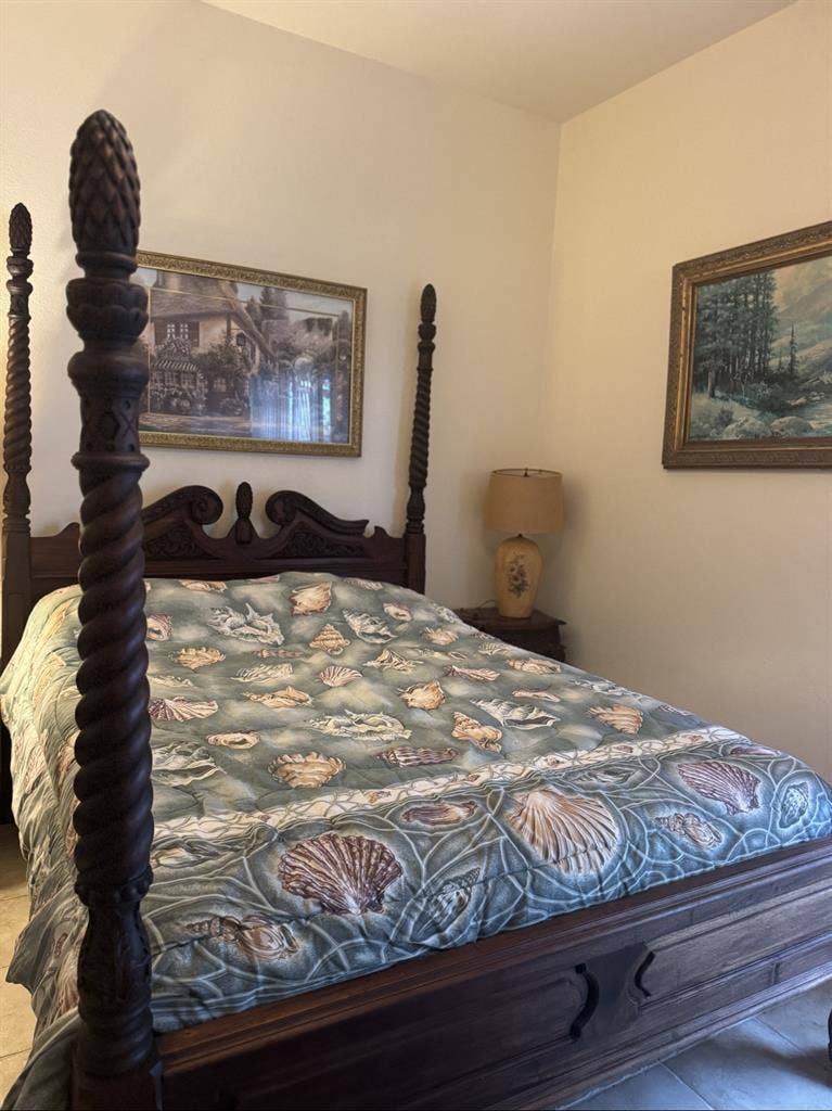 Bedroom for rent in a big housee