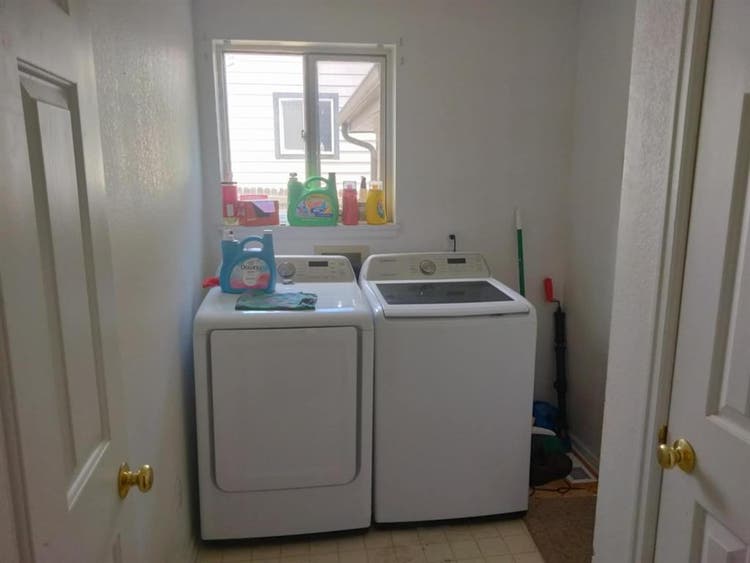 sqft primary bedroom, 5pc/garage