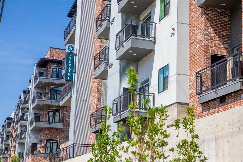 Top-Floor 2BR with Amenities