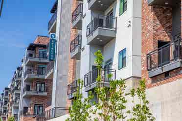 Top-Floor 2BR with Amenities