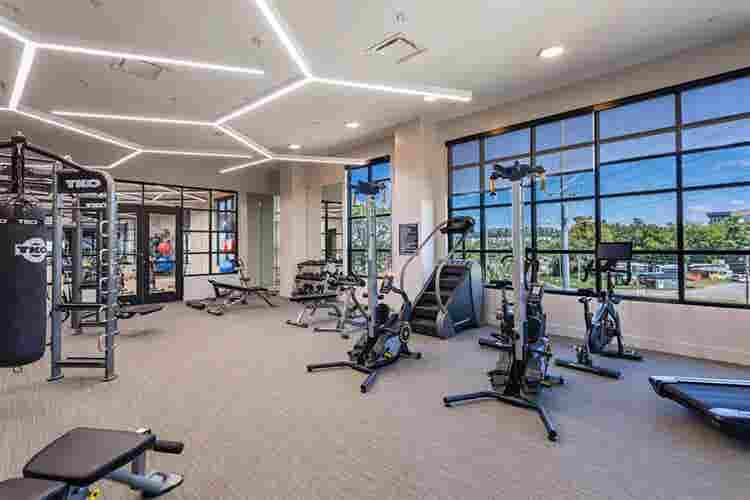 Top-Floor 2BR with Amenities