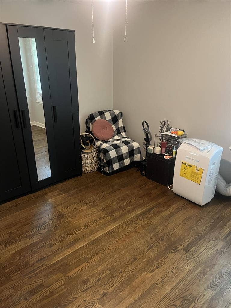 Roommate needed for 2 bedroomm