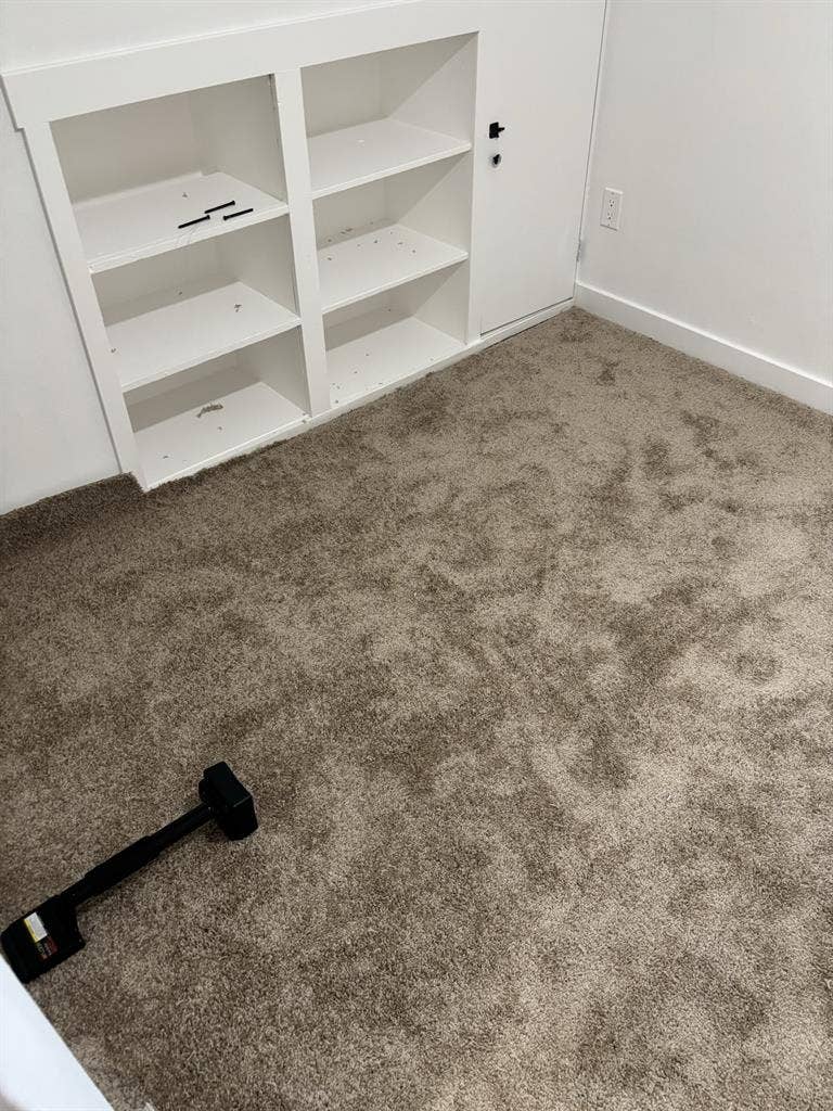 Roomies wanted (2)