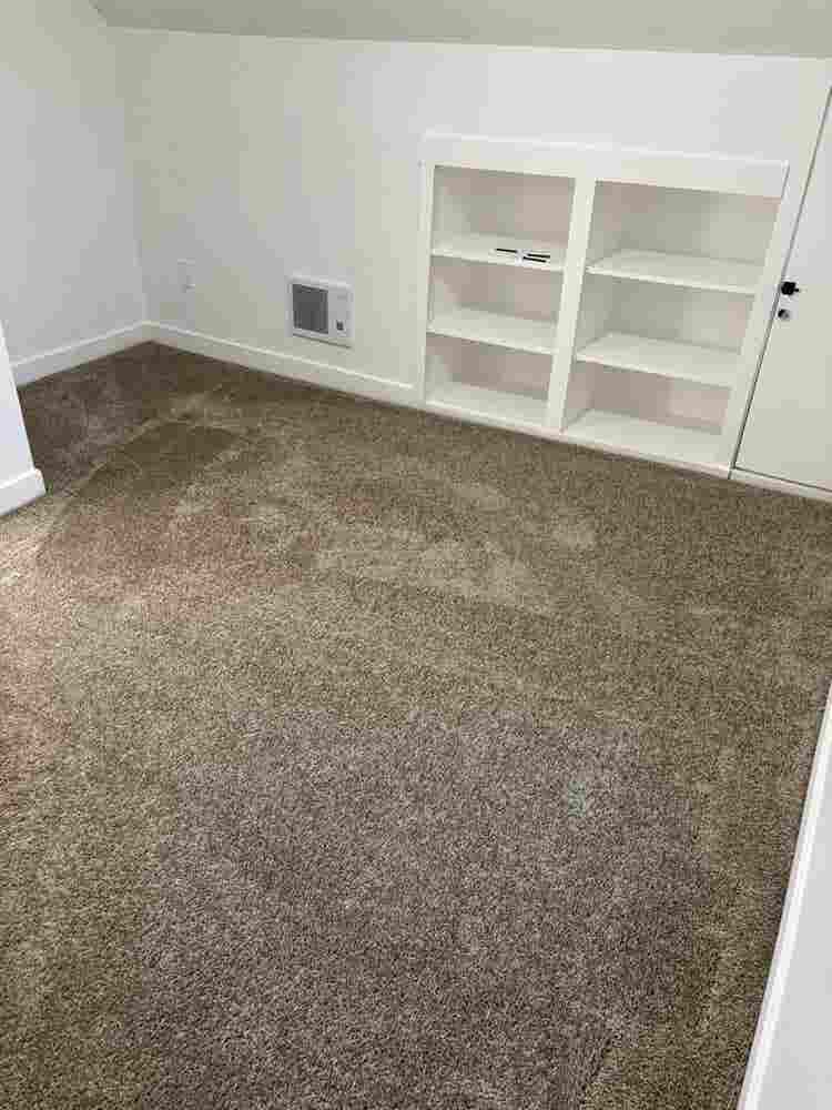 Roomies wanted (2)