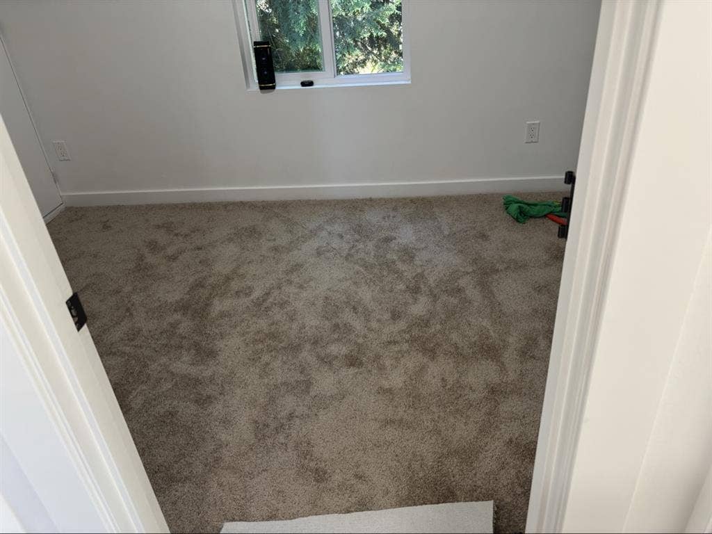 Roomies wanted (2)