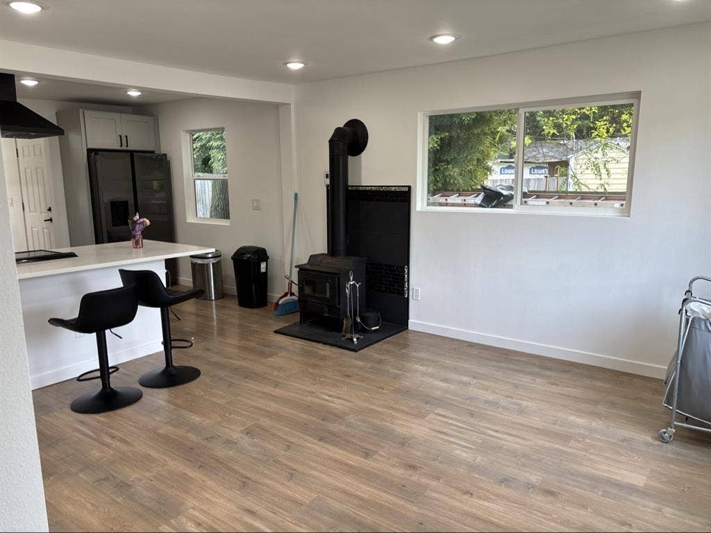 Roomies wanted (2)