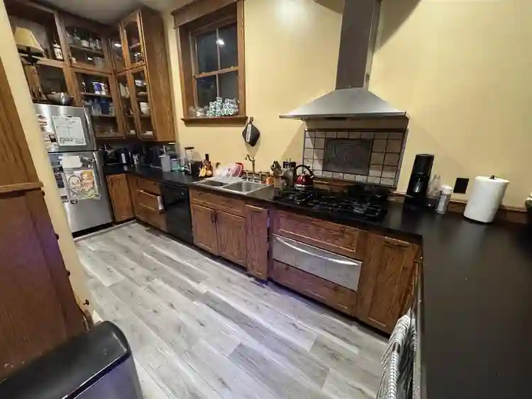 1 room avail imm, 1 avail mid Oct.