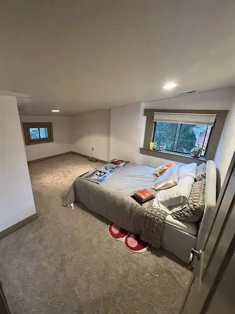 1 room avail imm, 1 avail mid Oct.