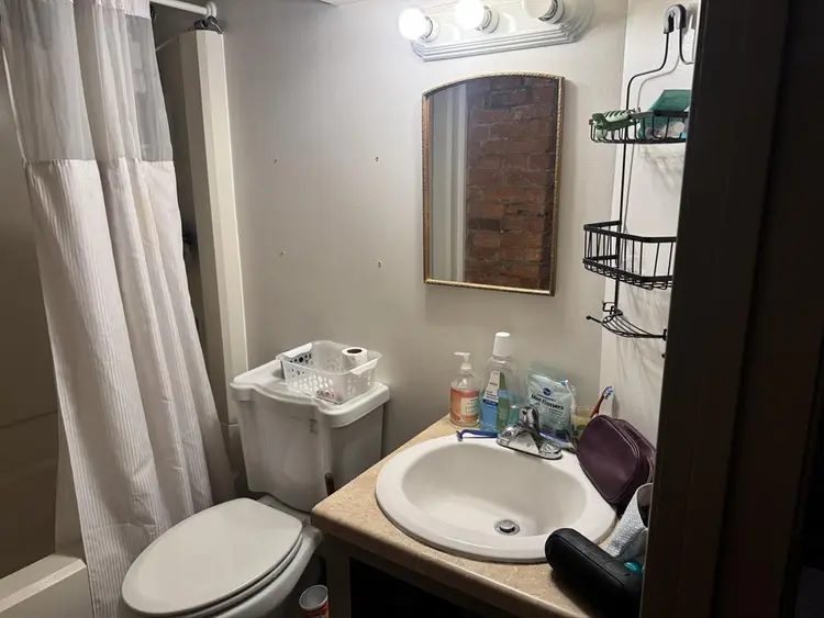 1 room avail imm, 1 avail mid Oct.