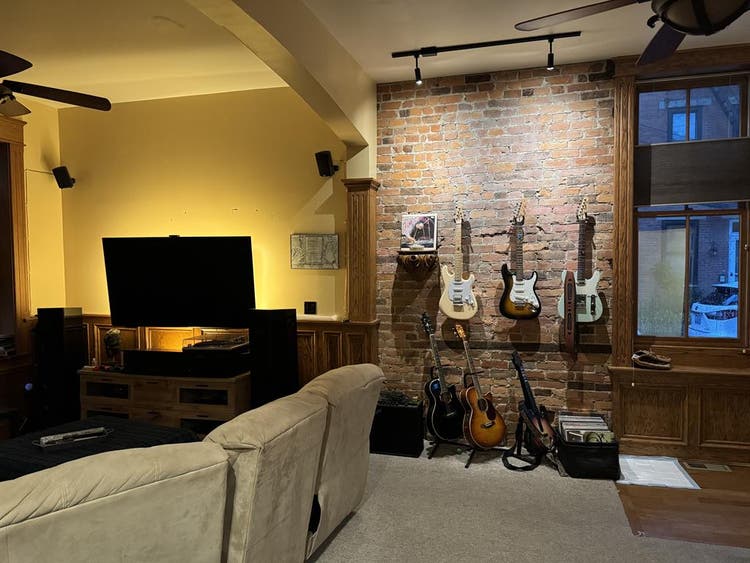 1 room avail imm, 1 avail mid Oct.