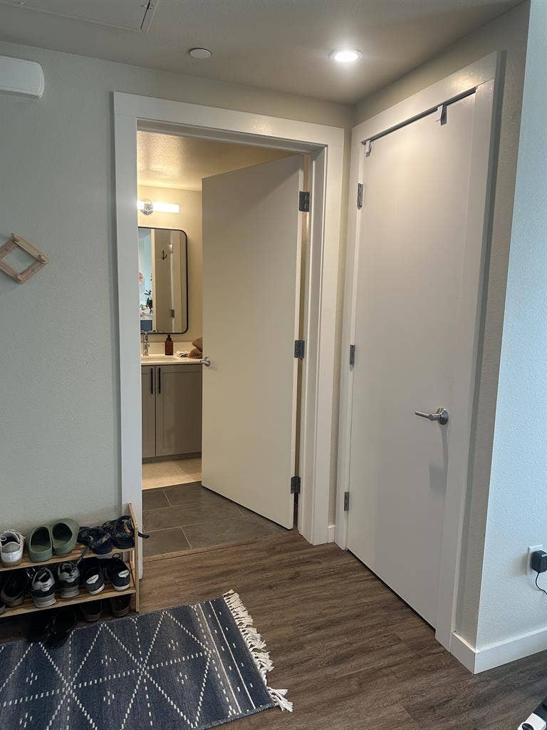 Female Roommate Wanted for b