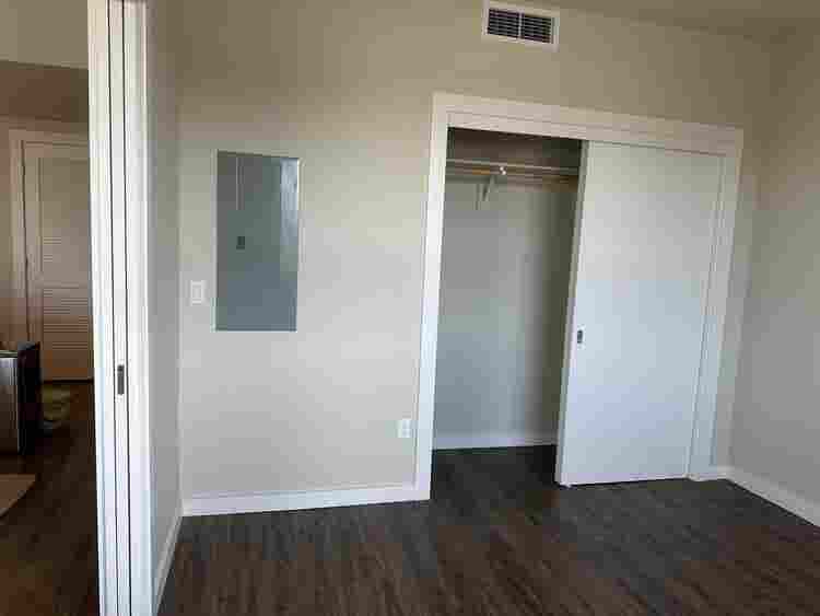 Female Roommate Wanted for b