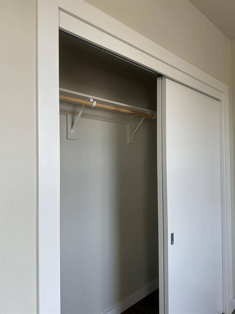 Female Roommate Wanted for b