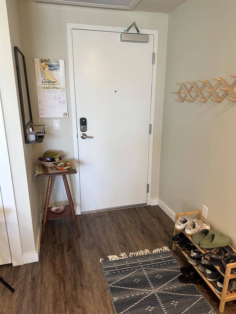 Female Roommate Wanted for b