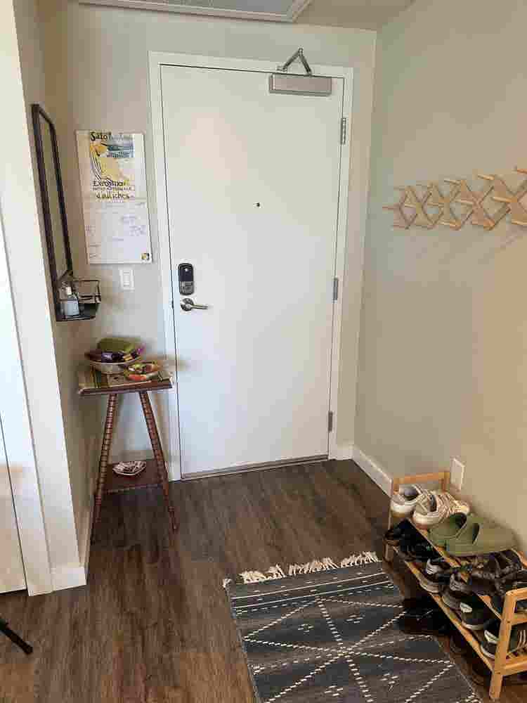 Female Roommate Wanted for b