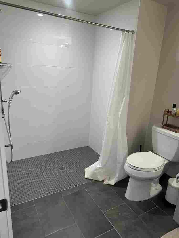 Female Roommate Wanted for b