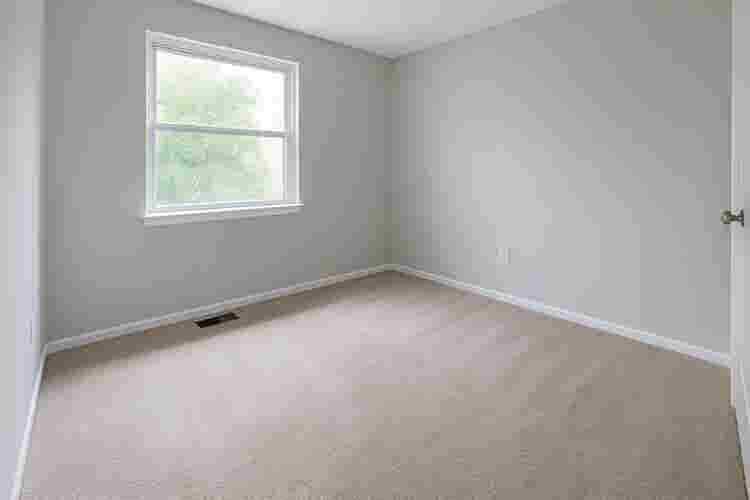 Female Roomie needed