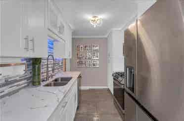 5 mins from Downtown/Midtown area