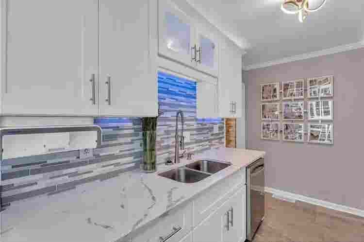 5 mins from Downtown/Midtown area