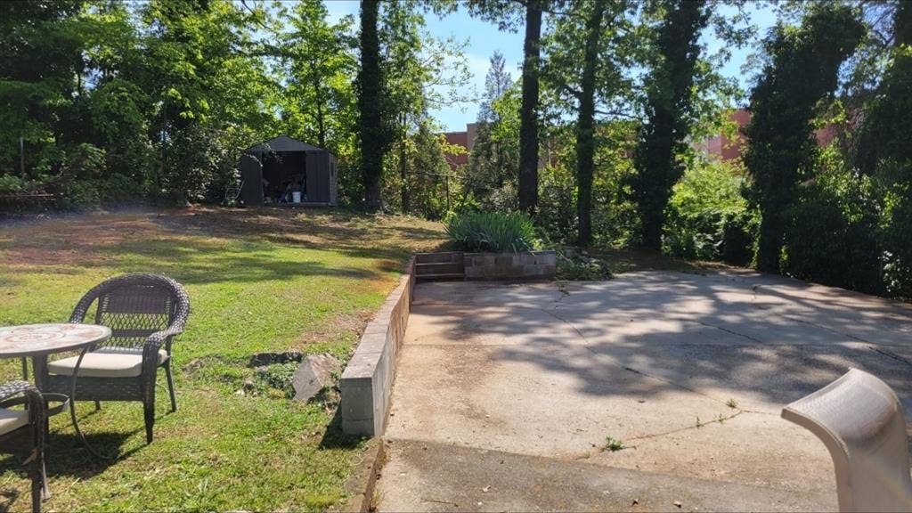 5 mins from Downtown/Midtown area