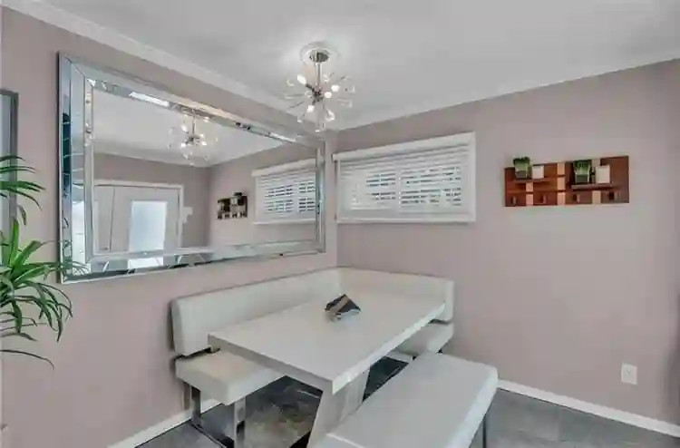 5 mins from Downtown/Midtown area