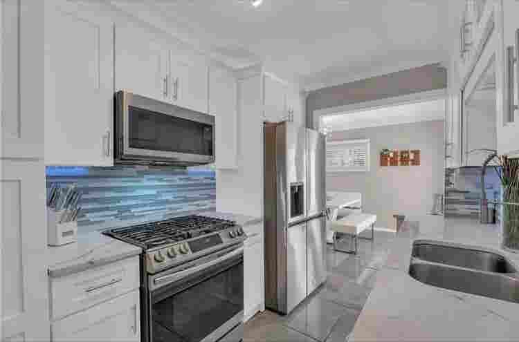 5 mins from Downtown/Midtown area