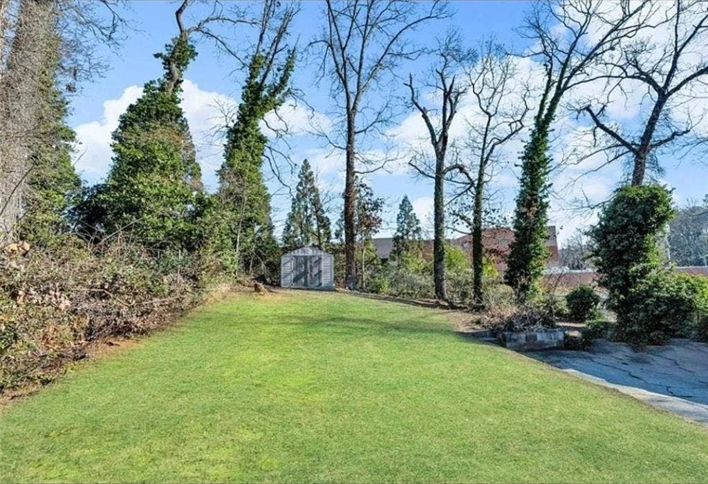 5 mins from Downtown/Midtown area