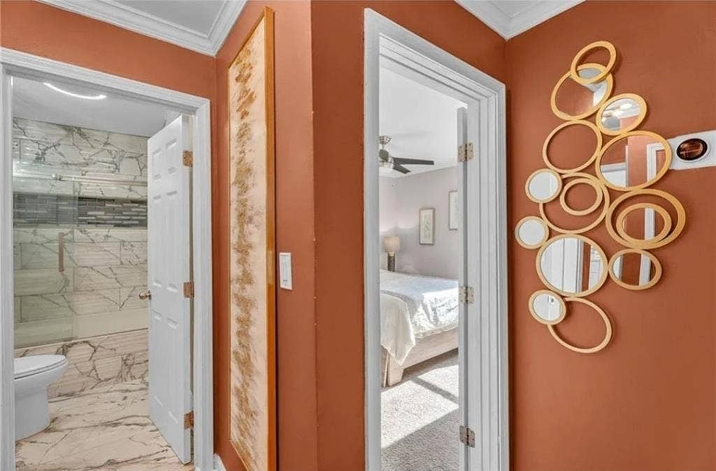 5 mins from Downtown/Midtown area