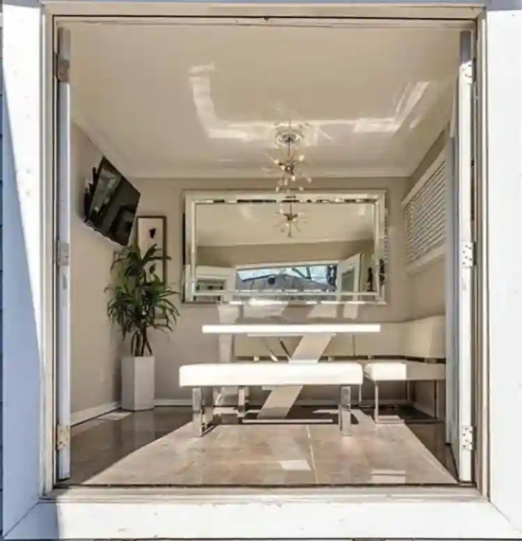 5 mins from Downtown/Midtown area