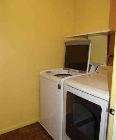 Looking for roommatees