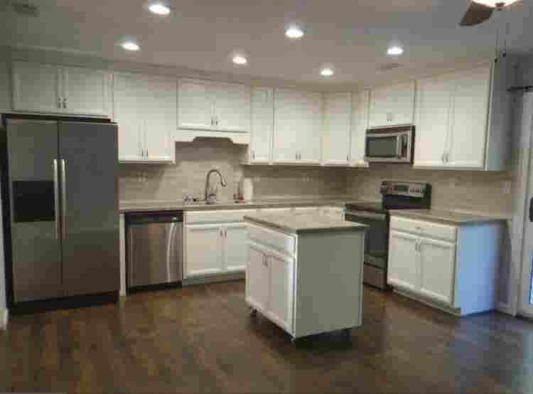 Looking for roommatees