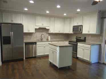Looking for roommatees
