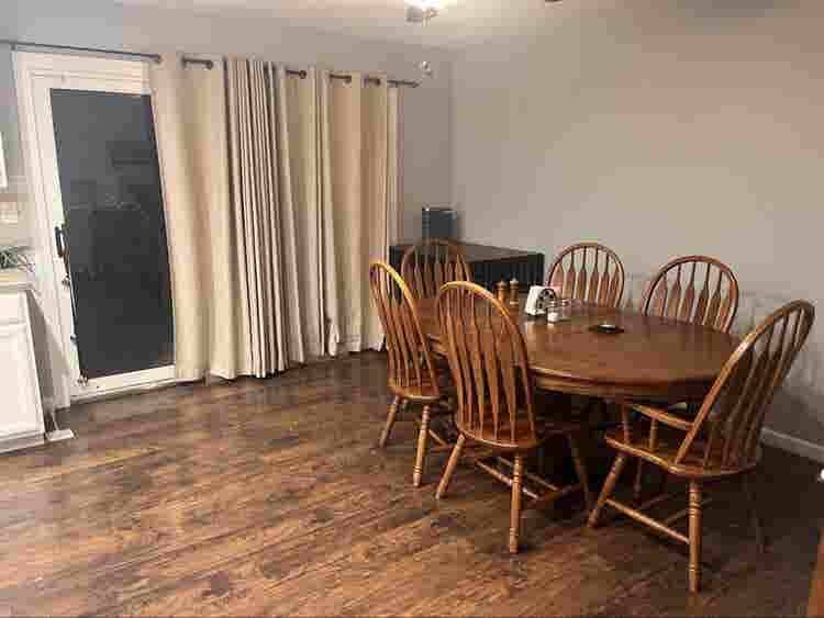Looking for roommatees