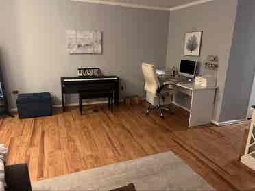 Looking for roommatees