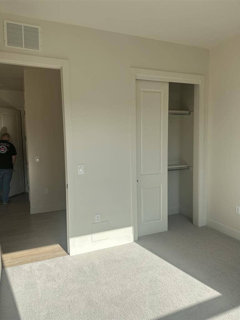 fun
roomate needed for slc b