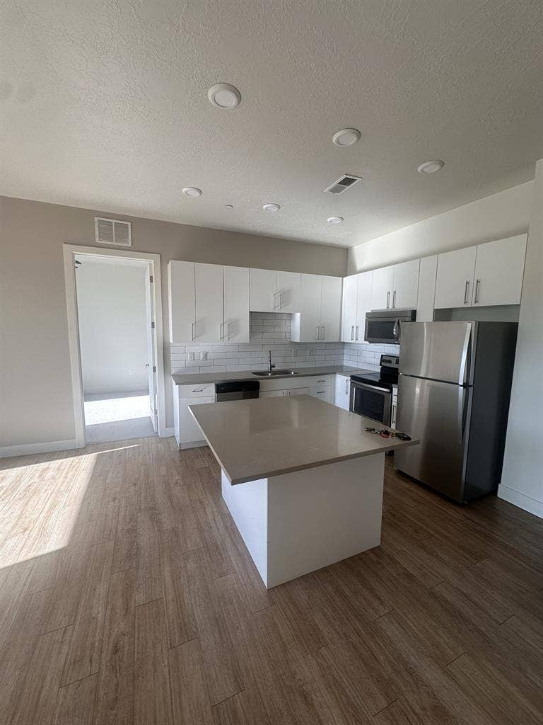 fun
roomate needed for slc b