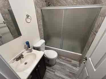 Looking for 1 roommate in 3 bedroom