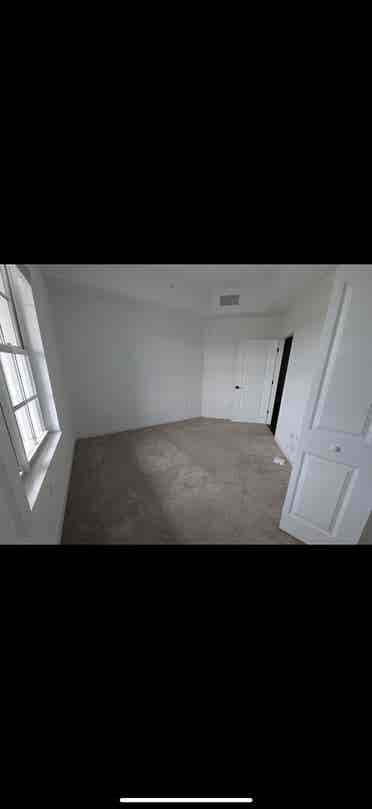 Looking for Roommate