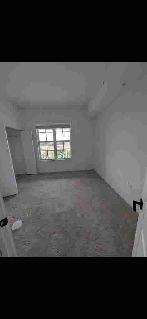 Looking for Roommate