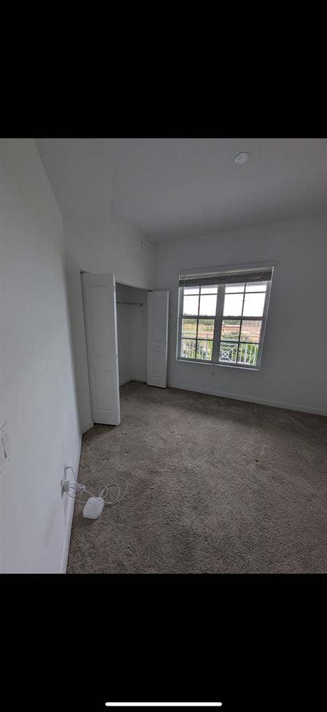 Looking for Roommate